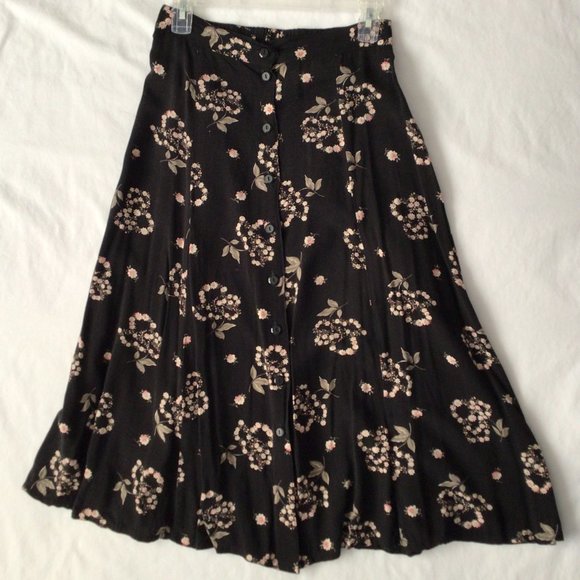 Sag Harbor - Black skirt with white and pink flowers and green foliage - Picture 5 of 12